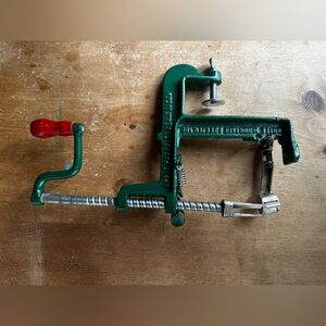 White Mountain vintage Cast Iron Apple corer/peeler